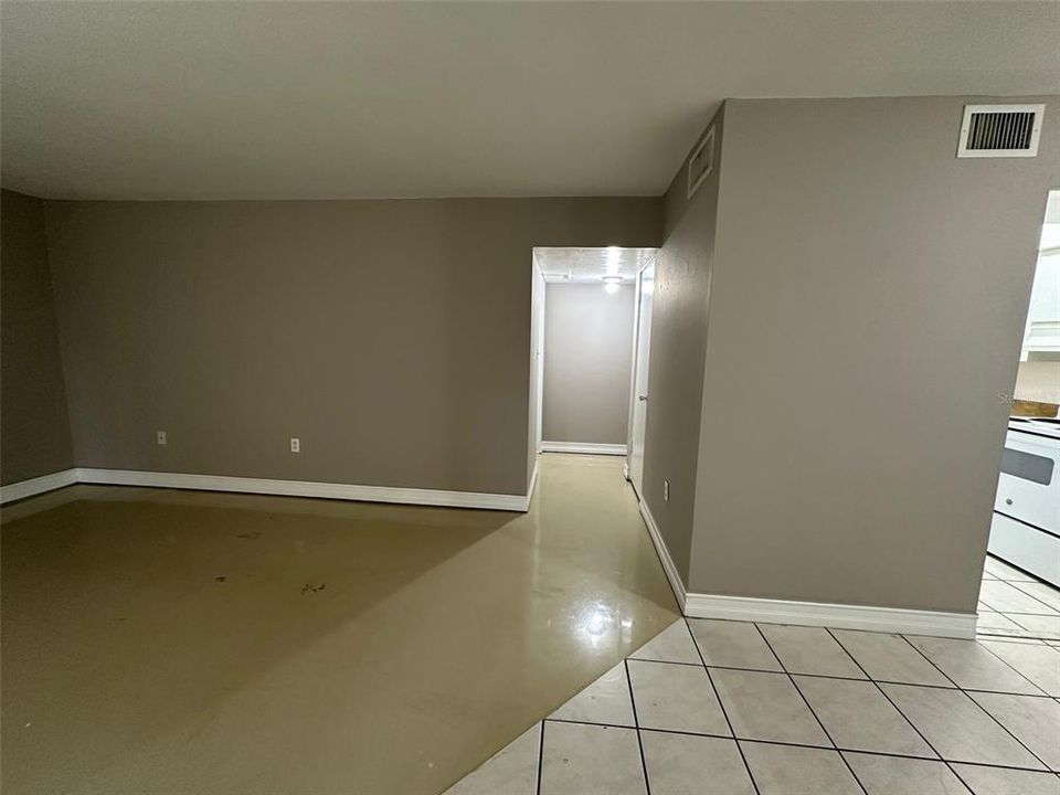 For Rent: $1,050 (1 beds, 1 baths, 650 Square Feet)