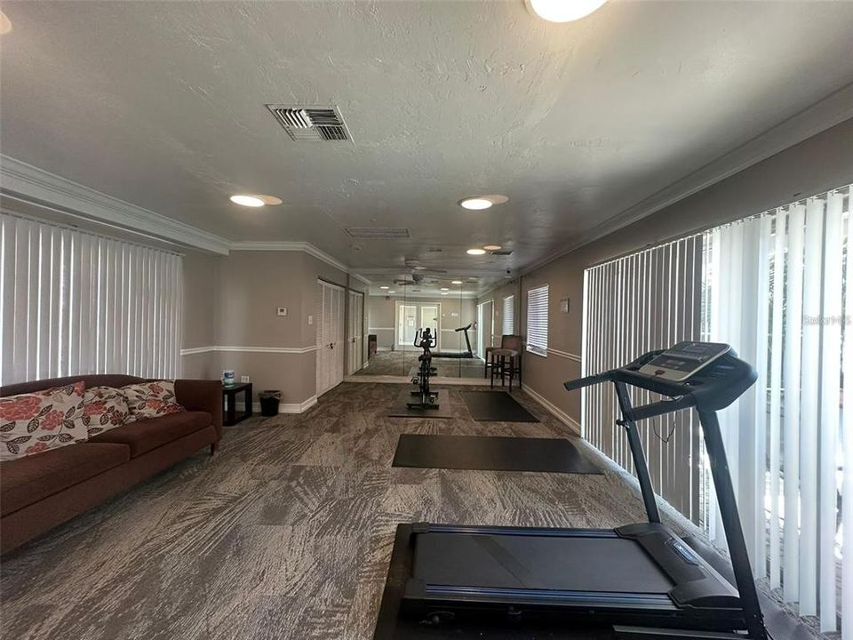 For Rent: $1,050 (1 beds, 1 baths, 650 Square Feet)