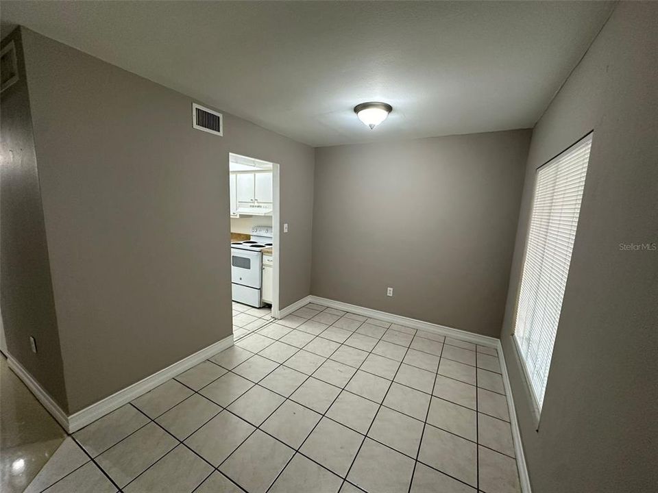 For Rent: $1,050 (1 beds, 1 baths, 650 Square Feet)
