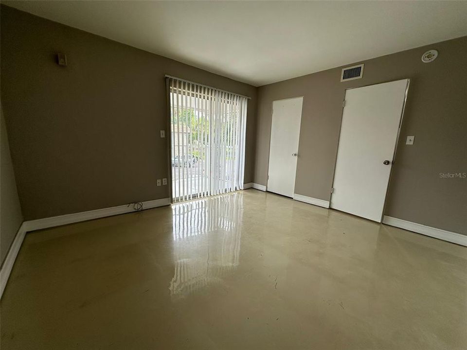 For Rent: $1,050 (1 beds, 1 baths, 650 Square Feet)