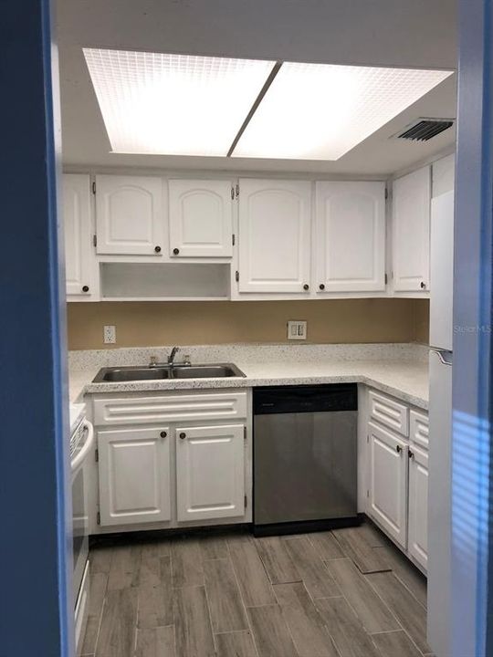 For Rent: $1,290 (2 beds, 2 baths, 920 Square Feet)