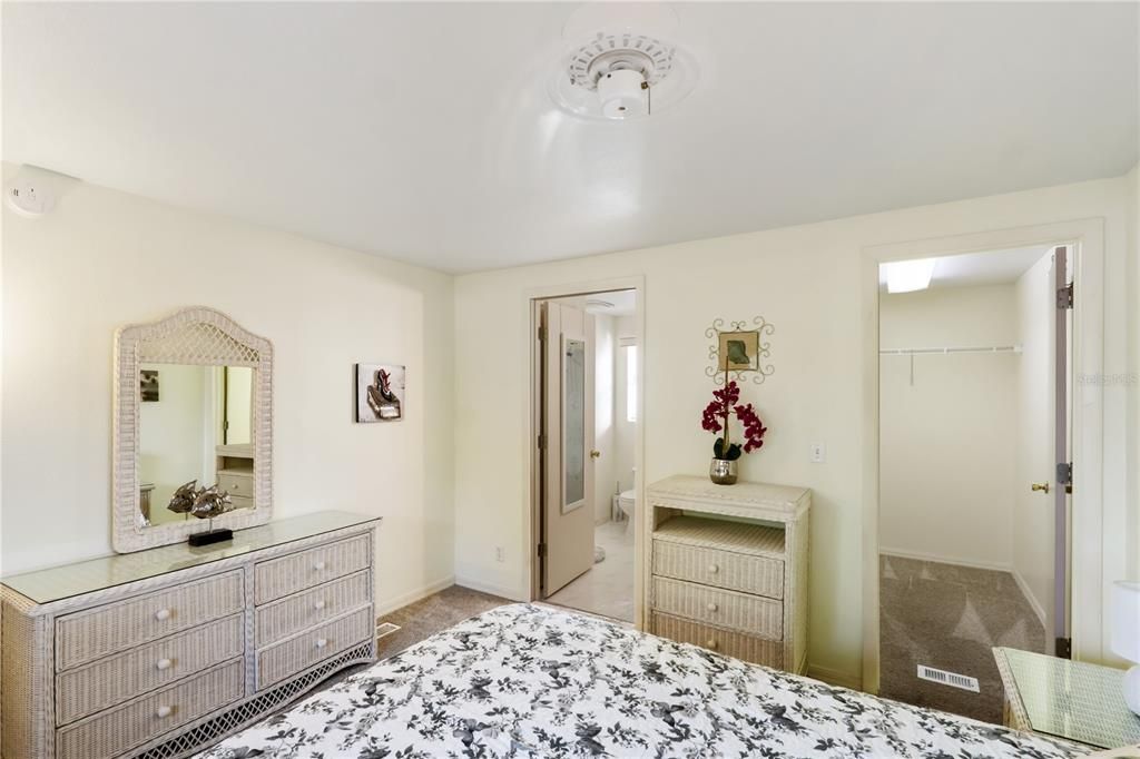En Venta: $174,900 (2 camas, 2 baños, 1120 Pies cuadrados)