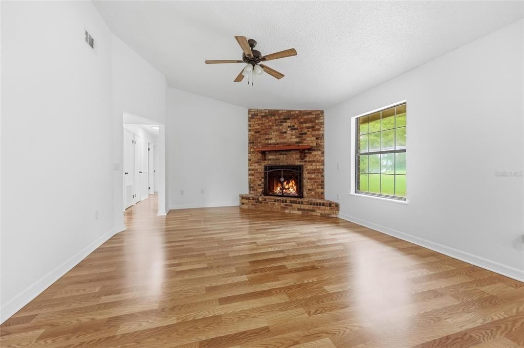 For Sale: $375,000 (3 beds, 2 baths, 2921 Square Feet)
