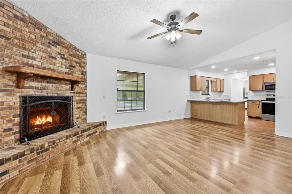 For Sale: $375,000 (3 beds, 2 baths, 2921 Square Feet)