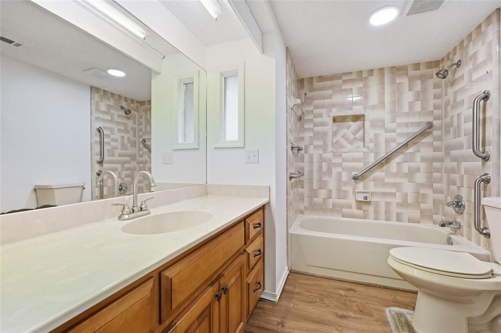 For Sale: $375,000 (3 beds, 2 baths, 2921 Square Feet)