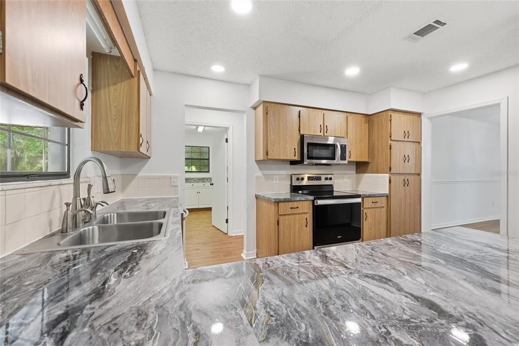 For Sale: $375,000 (3 beds, 2 baths, 2921 Square Feet)