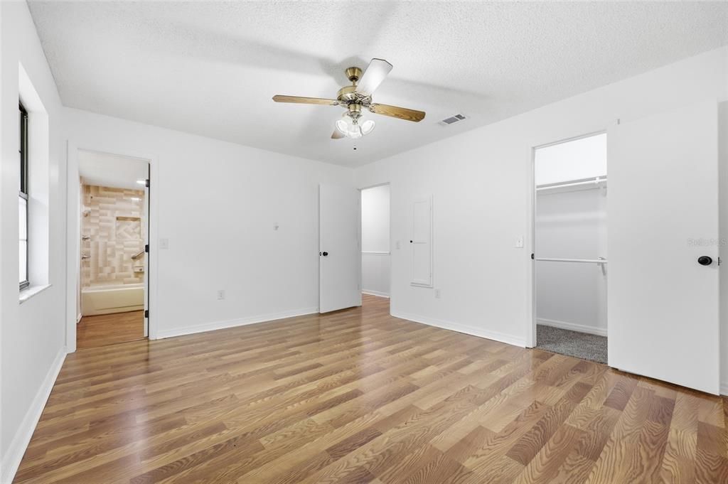 For Sale: $375,000 (3 beds, 2 baths, 2921 Square Feet)