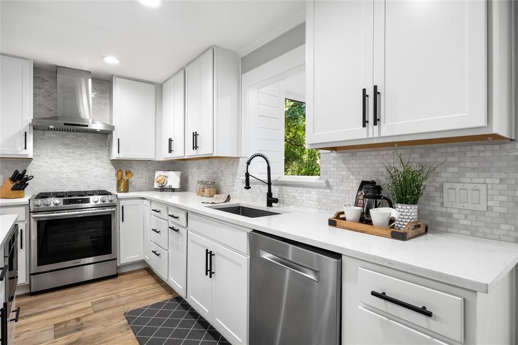 Active With Contract: $1,680,000 (3 beds, 2 baths, 1962 Square Feet)