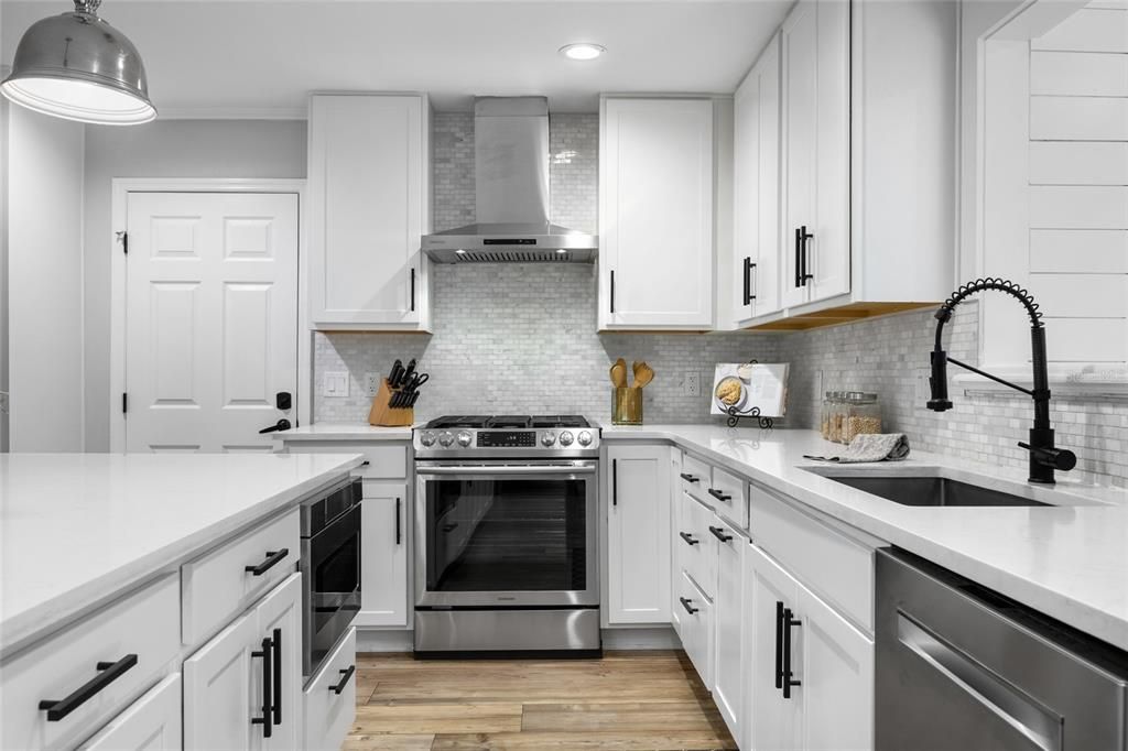 Active With Contract: $1,680,000 (3 beds, 2 baths, 1962 Square Feet)