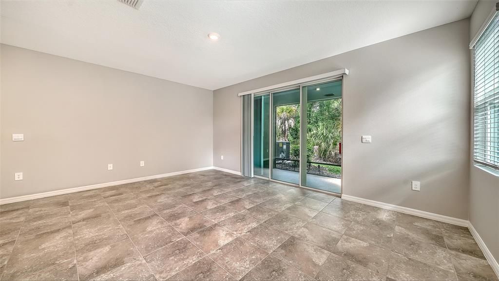 Activo con contrato: $2,450 (3 camas, 2 baños, 1813 Pies cuadrados)