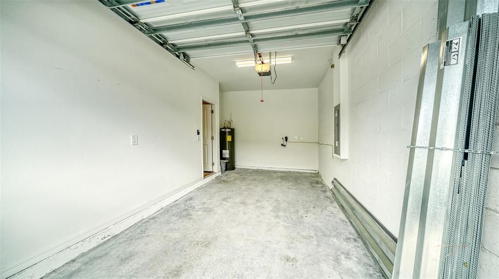 Activo con contrato: $2,450 (3 camas, 2 baños, 1813 Pies cuadrados)
