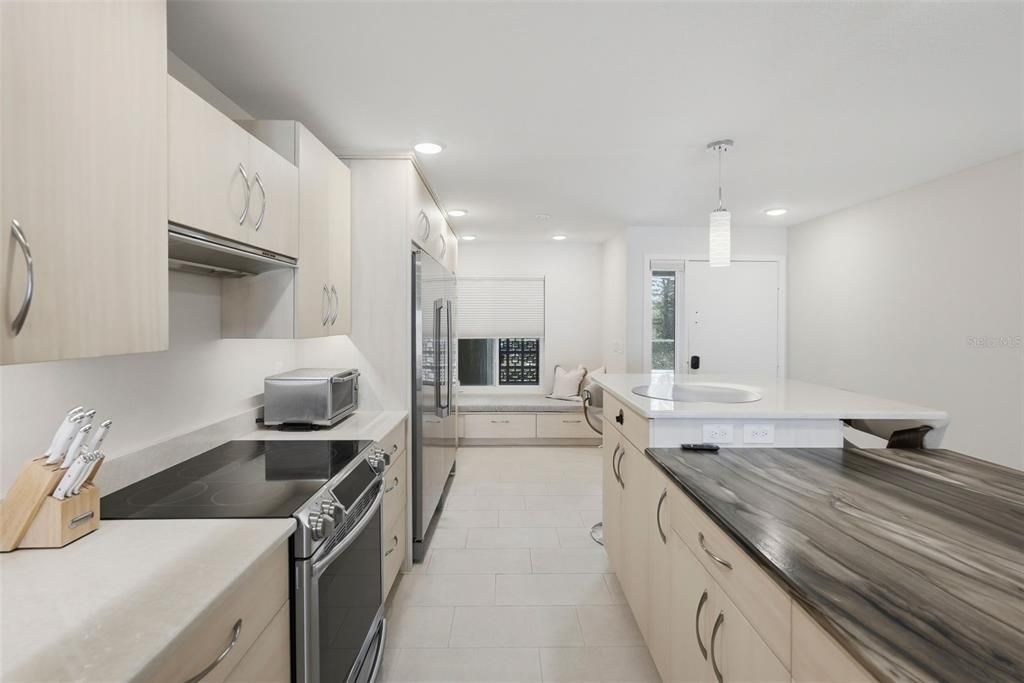 Active With Contract: $869,000 (2 beds, 2 baths, 1387 Square Feet)