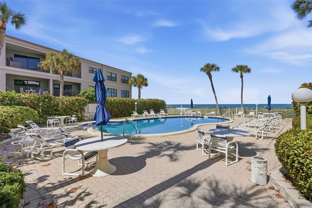 Active With Contract: $869,000 (2 beds, 2 baths, 1387 Square Feet)