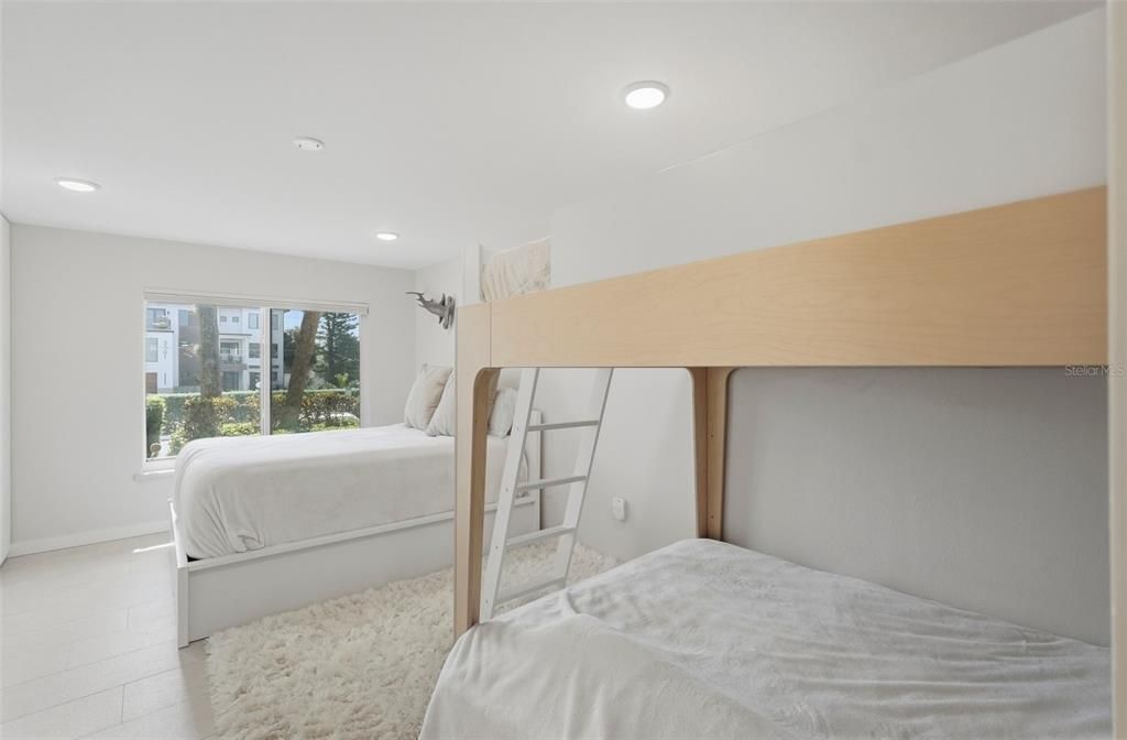 Active With Contract: $869,000 (2 beds, 2 baths, 1387 Square Feet)