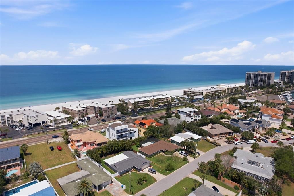 Active With Contract: $869,000 (2 beds, 2 baths, 1387 Square Feet)