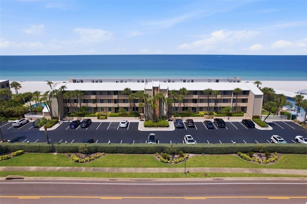 Active With Contract: $869,000 (2 beds, 2 baths, 1387 Square Feet)