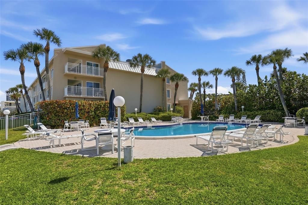 Active With Contract: $869,000 (2 beds, 2 baths, 1387 Square Feet)