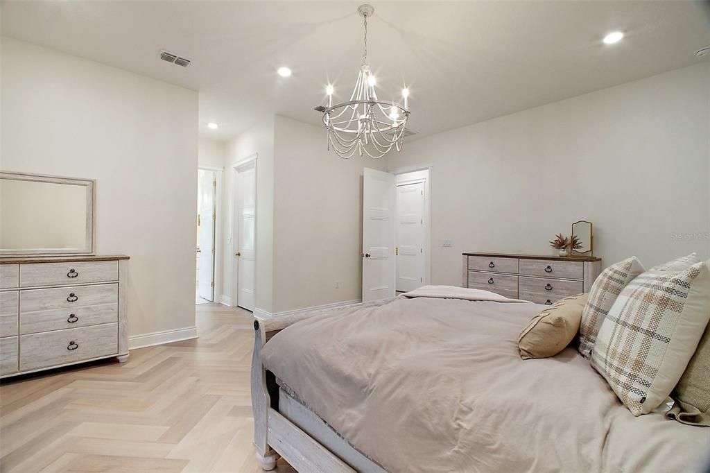 En Venta: $1,300,000 (5 camas, 3 baños, 3580 Pies cuadrados)
