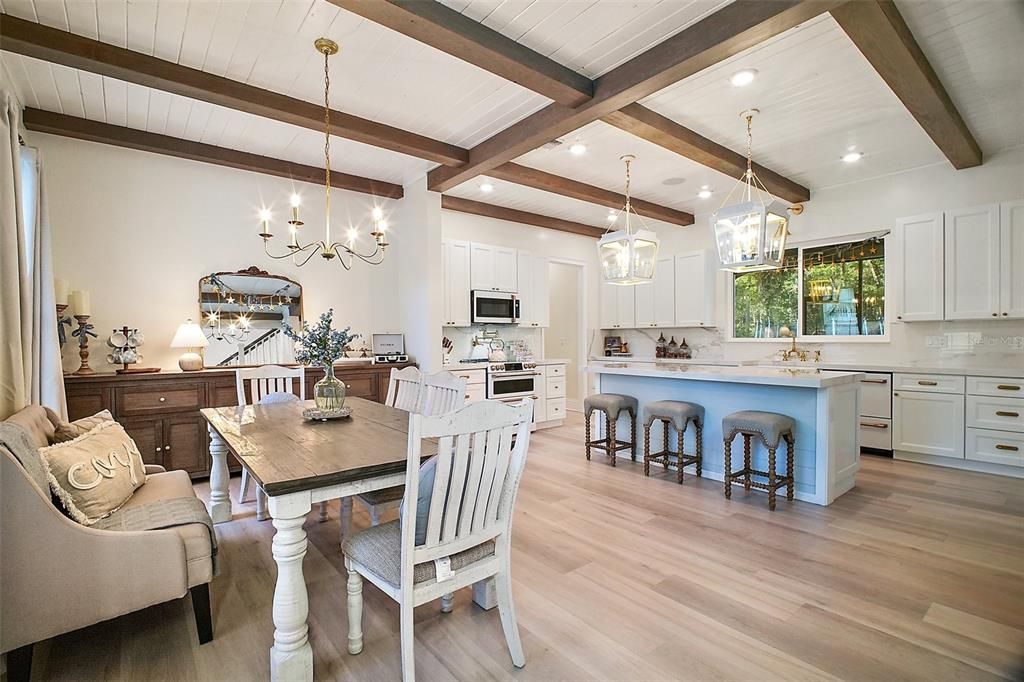En Venta: $1,300,000 (5 camas, 3 baños, 3580 Pies cuadrados)