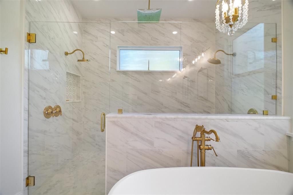 En Venta: $1,300,000 (5 camas, 3 baños, 3580 Pies cuadrados)