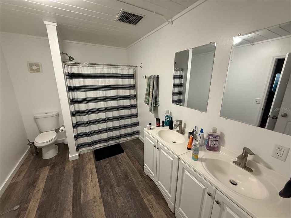 For Sale: $575,000 (5 beds, 3 baths, 2768 Square Feet)