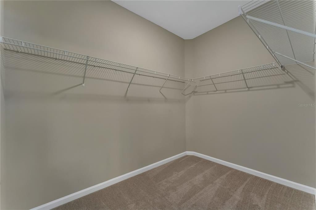 Activo con contrato: $3,500 (4 camas, 3 baños, 2843 Pies cuadrados)