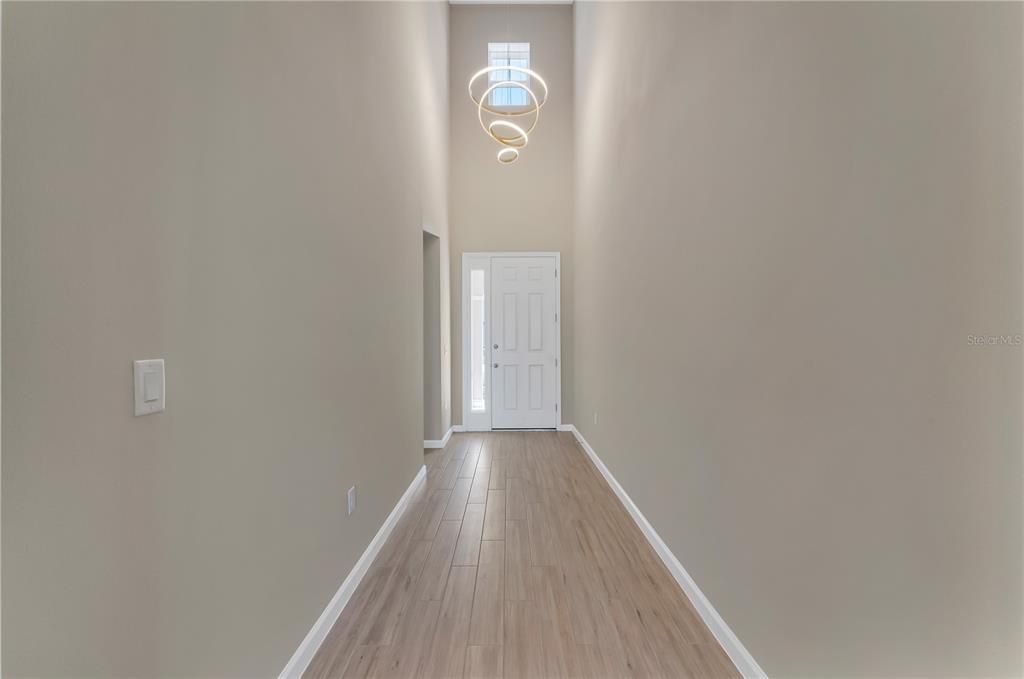 Activo con contrato: $3,500 (4 camas, 3 baños, 2843 Pies cuadrados)