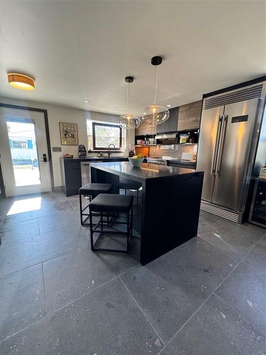 For Sale: $349,000 (2 beds, 1 baths, 1100 Square Feet)