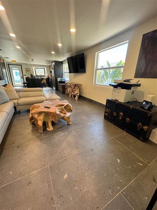 For Sale: $349,000 (2 beds, 1 baths, 1100 Square Feet)