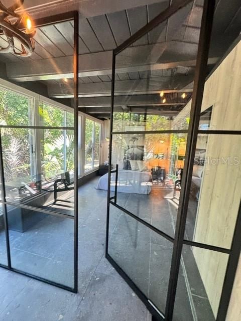 For Sale: $349,000 (2 beds, 1 baths, 1100 Square Feet)