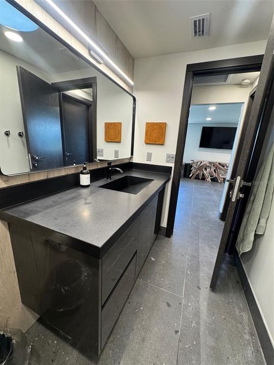 For Sale: $349,000 (2 beds, 1 baths, 1100 Square Feet)