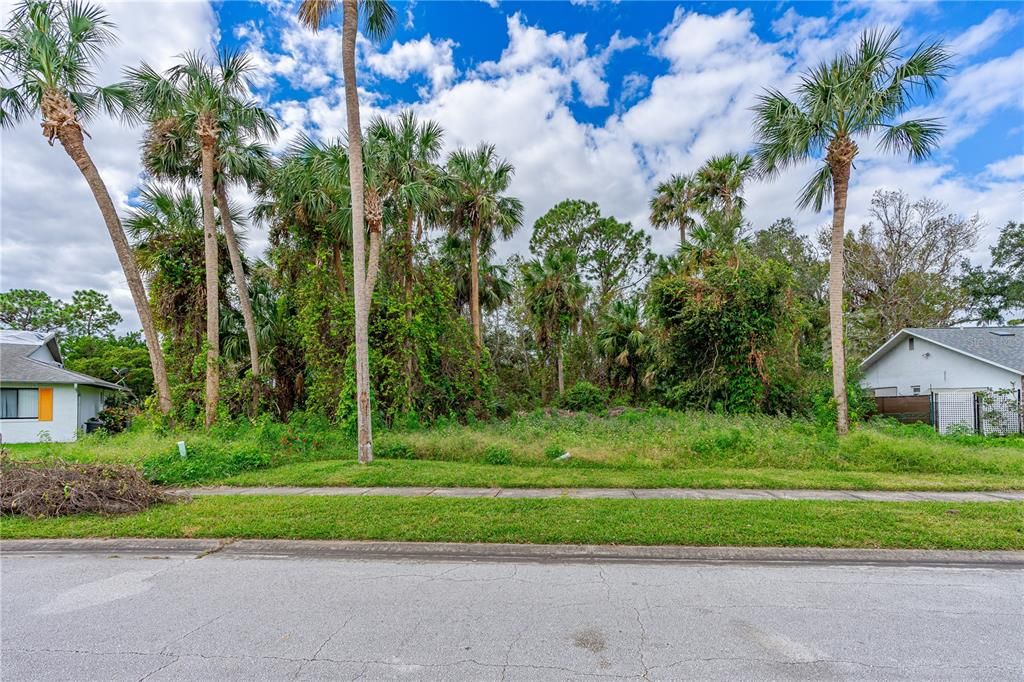 En Venta: $80,900 (0.23 acres)
