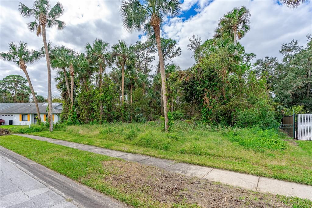 En Venta: $80,900 (0.23 acres)