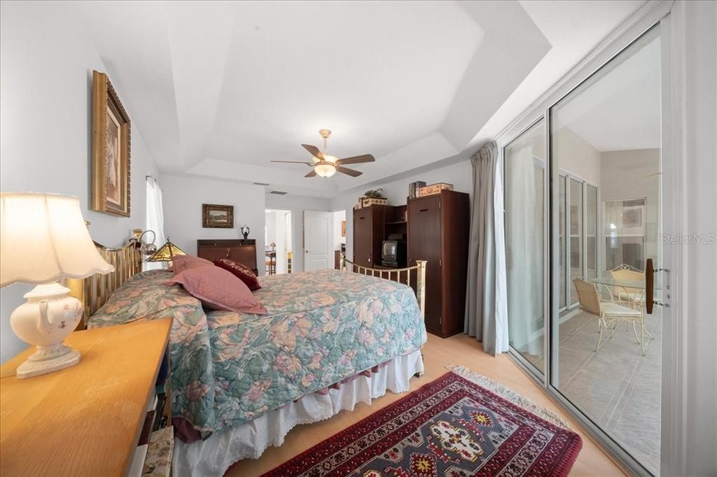 Под контрактом: $265,000 (3 спален, 2 ванн, 1876 Квадратных фут)