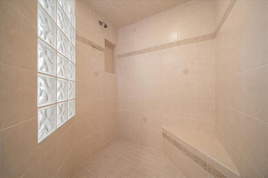 Под контрактом: $265,000 (3 спален, 2 ванн, 1876 Квадратных фут)