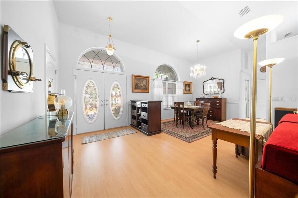 Под контрактом: $265,000 (3 спален, 2 ванн, 1876 Квадратных фут)