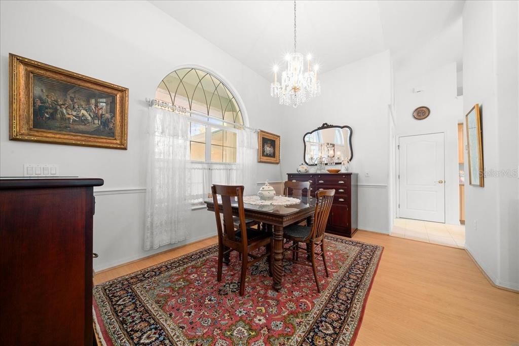 Под контрактом: $265,000 (3 спален, 2 ванн, 1876 Квадратных фут)