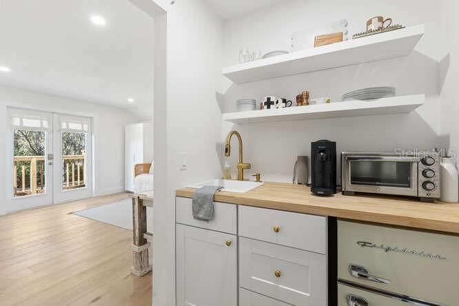 Active With Contract: $1,875,000 (5 beds, 4 baths, 2915 Square Feet)