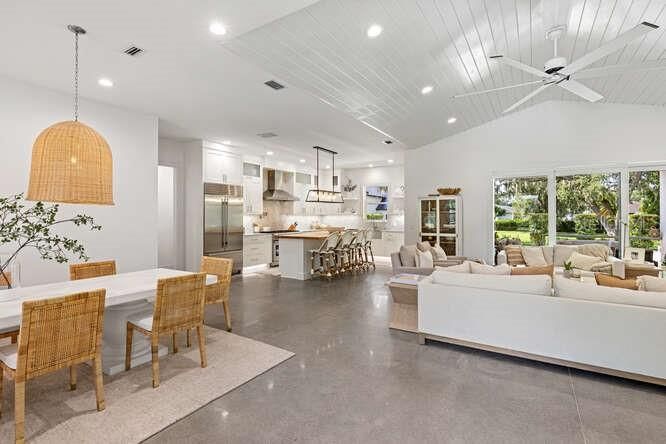 Active With Contract: $1,875,000 (5 beds, 4 baths, 2915 Square Feet)