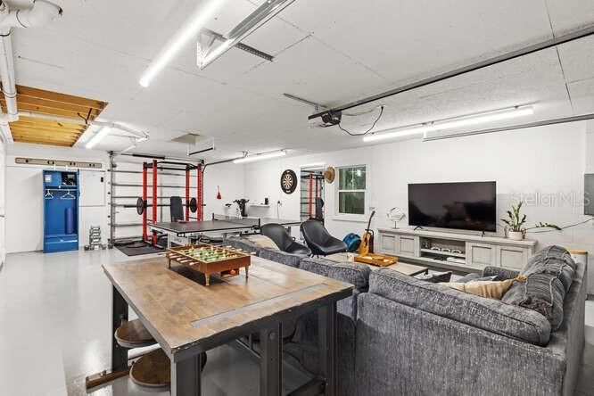 Active With Contract: $1,875,000 (5 beds, 4 baths, 2915 Square Feet)