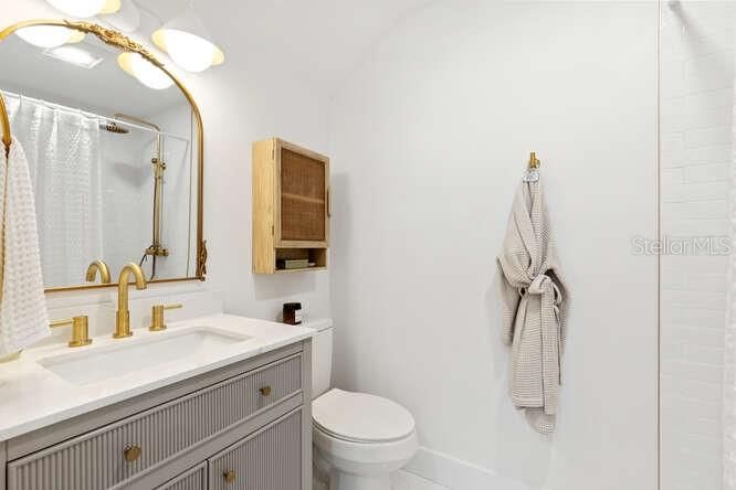 Active With Contract: $1,875,000 (5 beds, 4 baths, 2915 Square Feet)