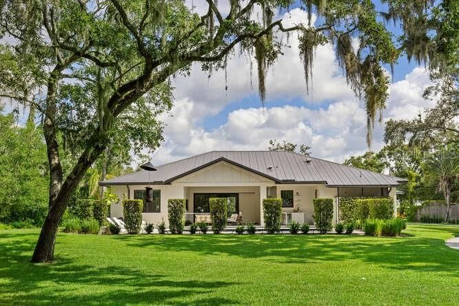Active With Contract: $1,875,000 (5 beds, 4 baths, 2915 Square Feet)