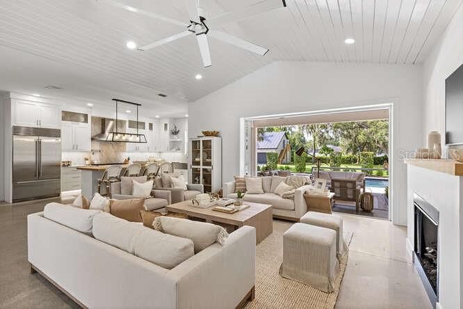 Active With Contract: $1,875,000 (5 beds, 4 baths, 2915 Square Feet)