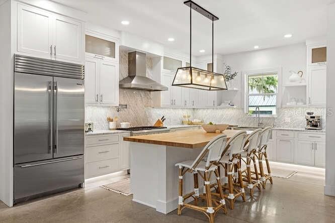 Active With Contract: $1,875,000 (5 beds, 4 baths, 2915 Square Feet)
