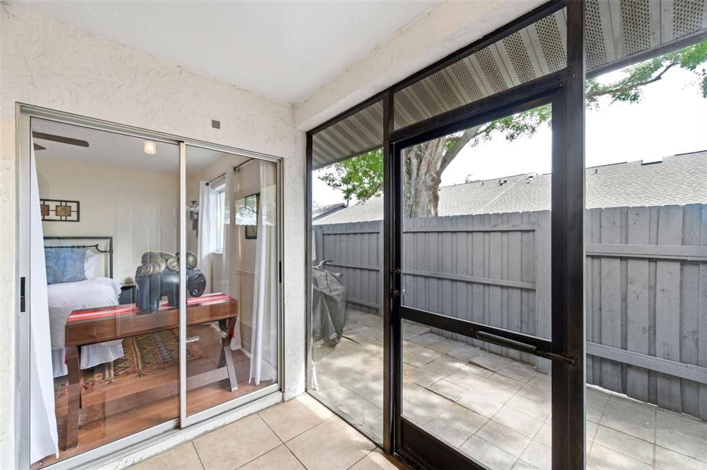 Active With Contract: $259,900 (2 beds, 2 baths, 1036 Square Feet)