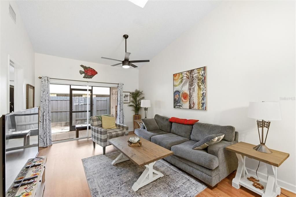 Active With Contract: $259,900 (2 beds, 2 baths, 1036 Square Feet)