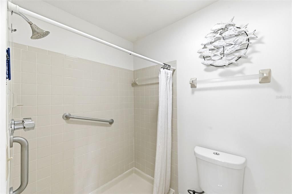 Active With Contract: $259,900 (2 beds, 2 baths, 1036 Square Feet)