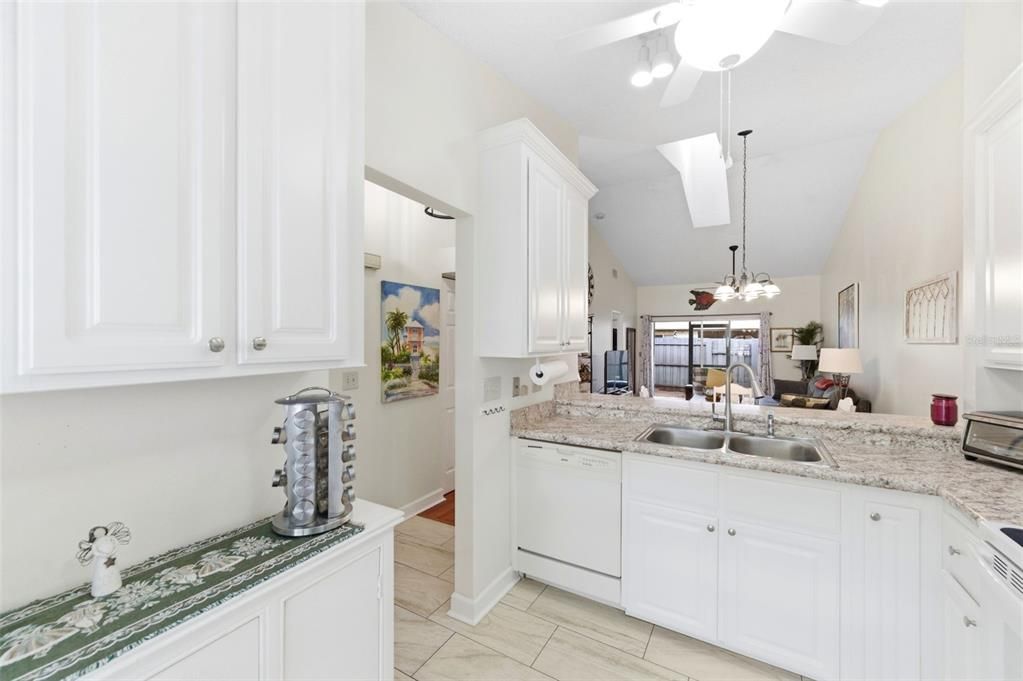 Active With Contract: $259,900 (2 beds, 2 baths, 1036 Square Feet)