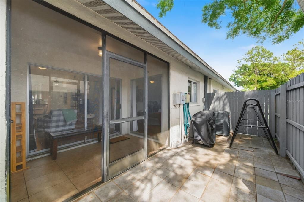 Active With Contract: $259,900 (2 beds, 2 baths, 1036 Square Feet)