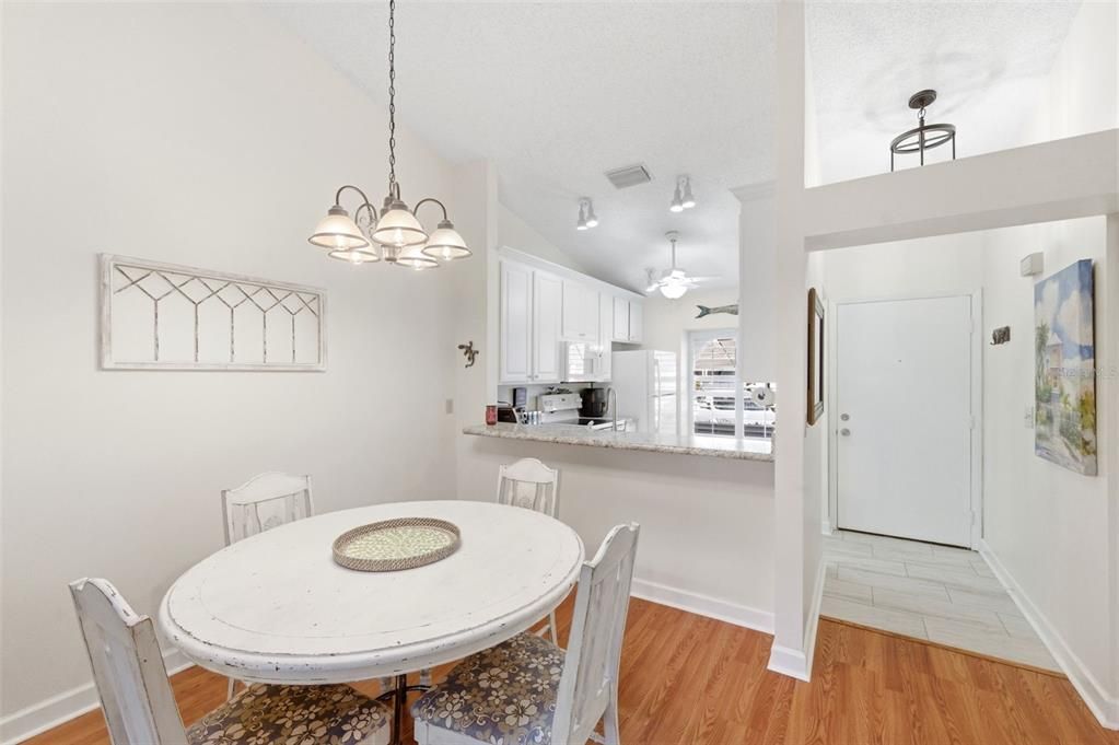 Active With Contract: $259,900 (2 beds, 2 baths, 1036 Square Feet)